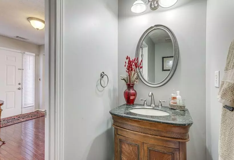 Spacious Snellville Home: 28 Mi To Atlanta!