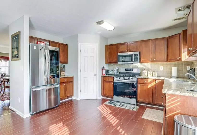 Spacious Snellville Home: 28 Mi To Atlanta!