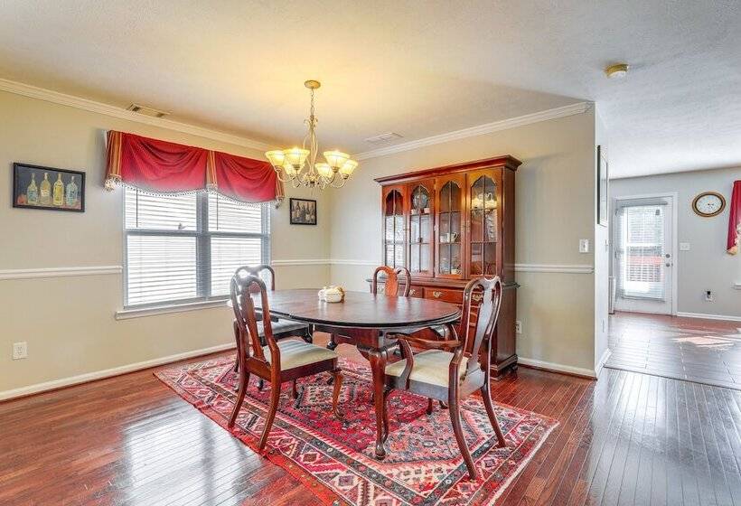 Spacious Snellville Home: 28 Mi To Atlanta!