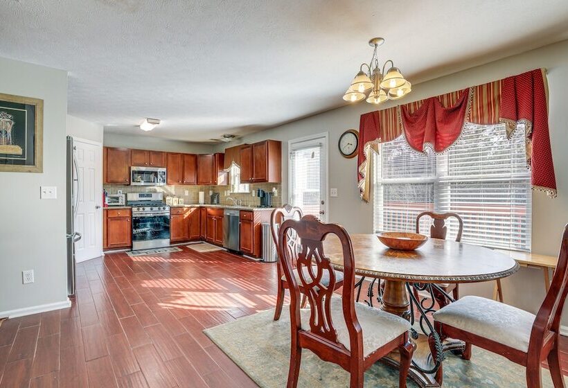 Spacious Snellville Home: 28 Mi To Atlanta!