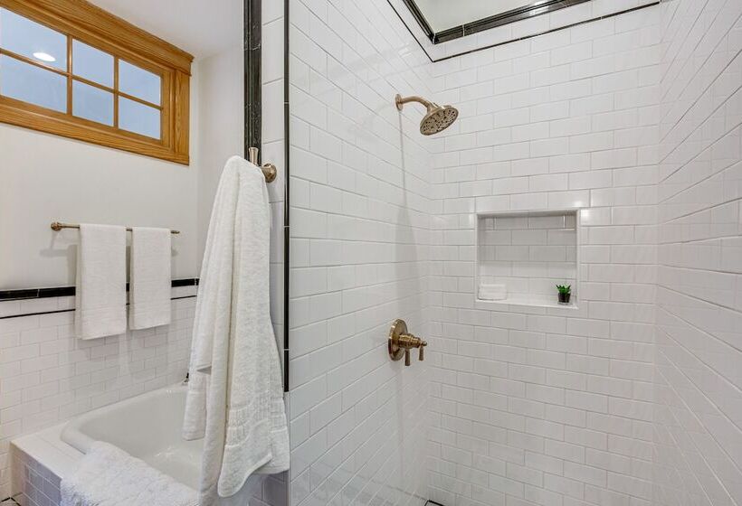 1 Mi To Downtown Tyler: Historic Home W/ Porch!