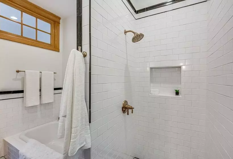 1 Mi To Downtown Tyler: Historic Home W/ Porch!