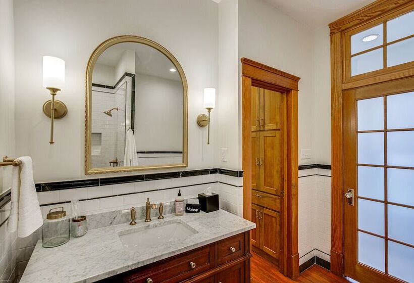 1 Mi To Downtown Tyler: Historic Home W/ Porch!