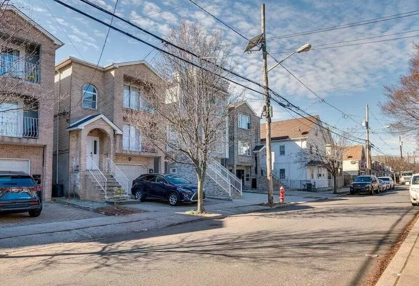 Comfortable Elizabeth Retreat ~ 16 Mi To Manhattan