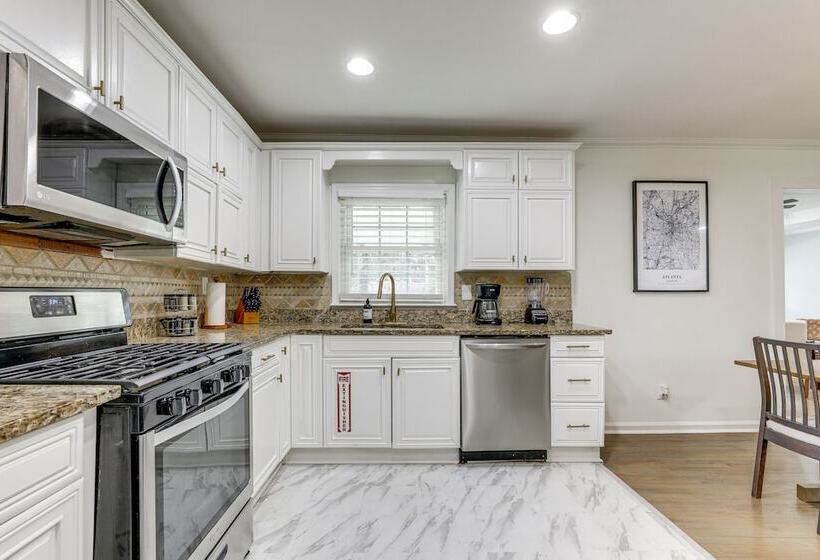 Decatur Home W/ Fire Pit, Near Little Five Points!