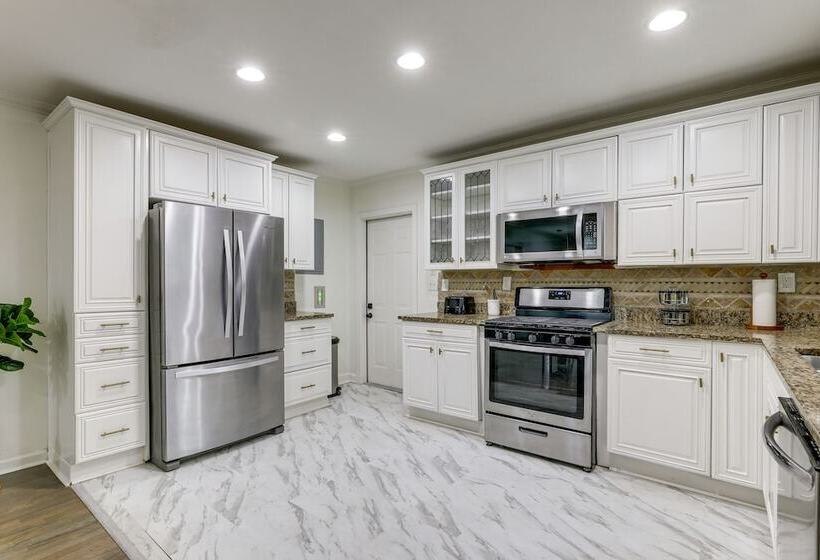 Decatur Home W/ Fire Pit, Near Little Five Points!