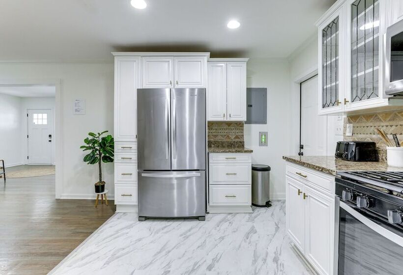 Decatur Home W/ Fire Pit, Near Little Five Points!