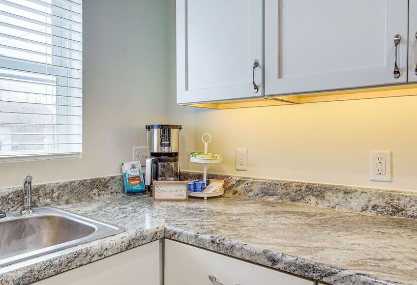 Dog Friendly Sheboygan Home   1 Mi To Town!