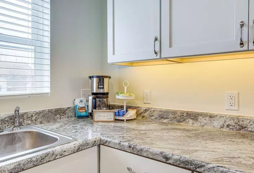 Dog Friendly Sheboygan Home   1 Mi To Town!