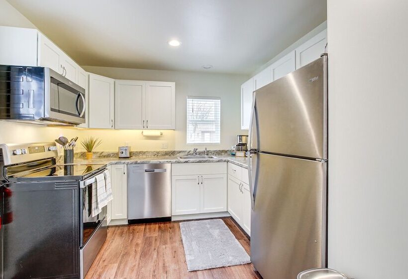 Dog Friendly Sheboygan Home   1 Mi To Town!