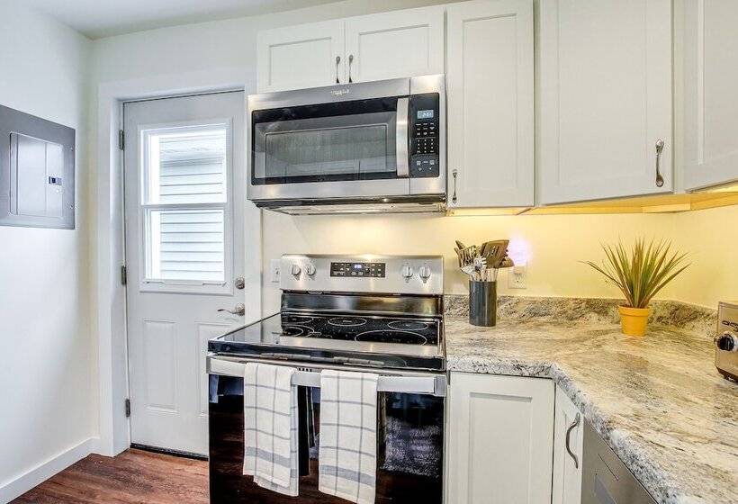 Dog Friendly Sheboygan Home   1 Mi To Town!