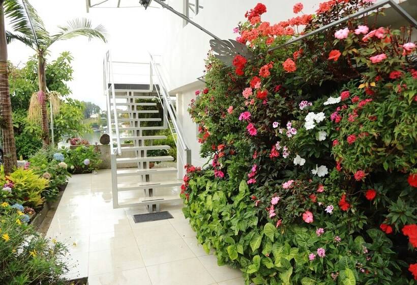 هتل Bania Travels