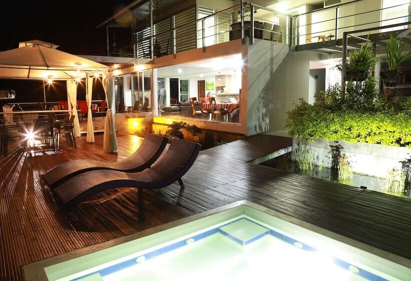 هتل Bania Travels