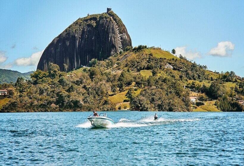 هتل Bania Travels