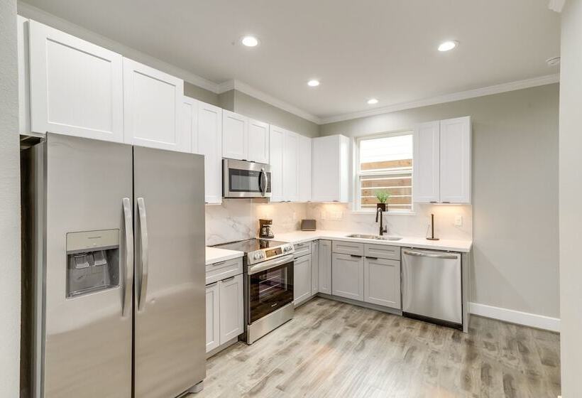 Modern Houston Vacation Rental   6 Mi To Downtown