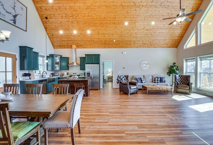 Lake Hartwell Cottage W/ Fire Pit: Near Clemson!