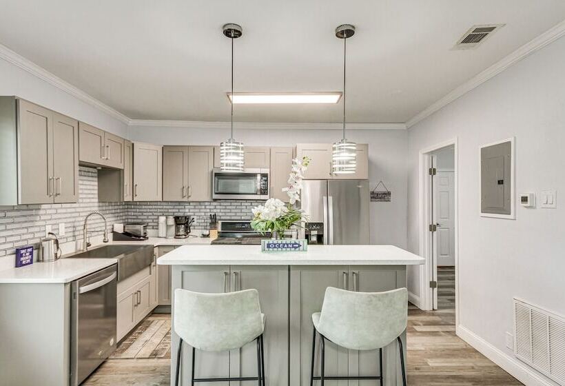 Lovely Pensacola Home W/ Yard < 1 Mi To Downtown!