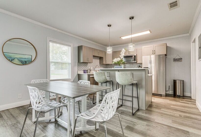 Lovely Pensacola Home W/ Yard < 1 Mi To Downtown!