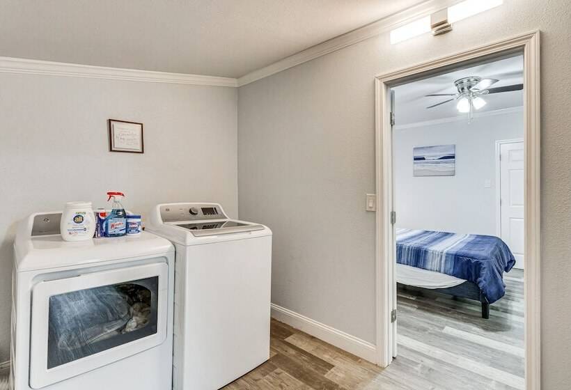 Lovely Pensacola Home W/ Yard < 1 Mi To Downtown!