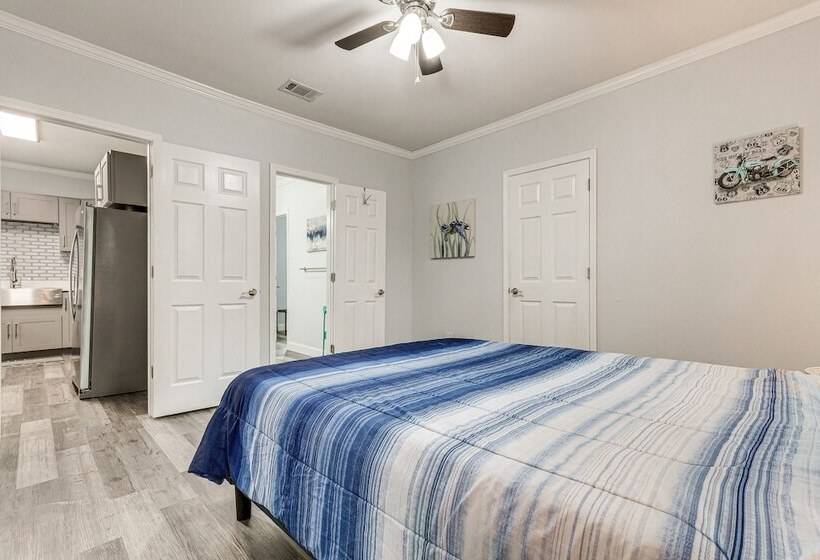 Lovely Pensacola Home W/ Yard < 1 Mi To Downtown!