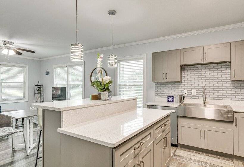 Lovely Pensacola Home W/ Yard < 1 Mi To Downtown!