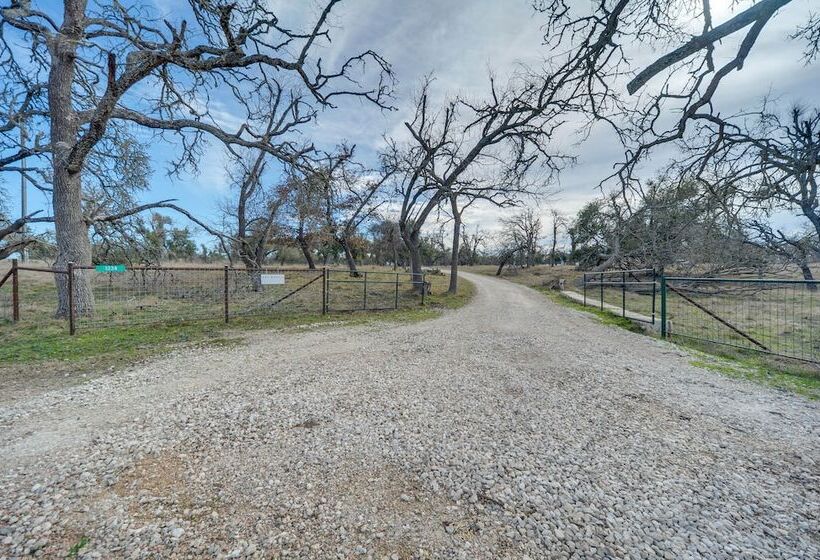 Art Ranch Fredericksburg Getaway 13 Mi To Downtown