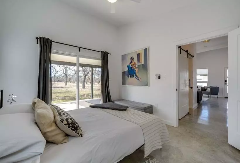 Art Ranch Fredericksburg Getaway 13 Mi To Downtown