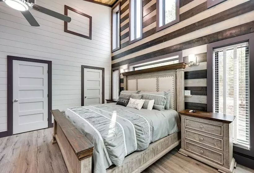 Near New Casino: Broken Bow Cabin W/ Hot Tub