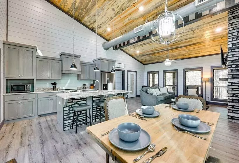Near New Casino: Broken Bow Cabin W/ Hot Tub