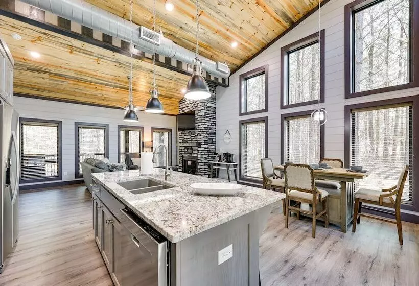 Near New Casino: Broken Bow Cabin W/ Hot Tub
