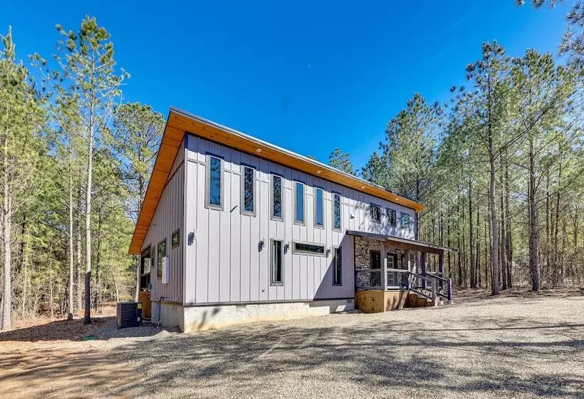 Near New Casino: Broken Bow Cabin W/ Hot Tub