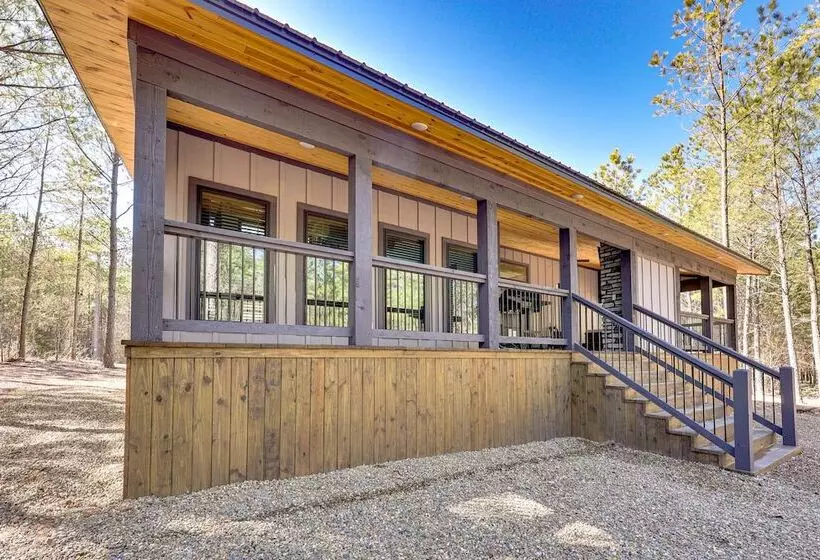 Near New Casino: Broken Bow Cabin W/ Hot Tub