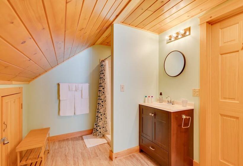 Peaceful Stark Cottage W/ Deck On South Ponds!