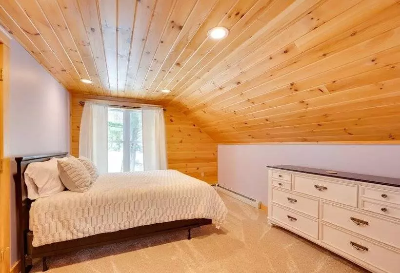 Peaceful Stark Cottage W/ Deck On South Ponds!