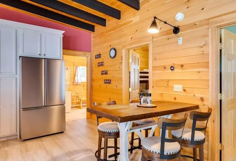 Peaceful Stark Cottage W/ Deck On South Ponds!