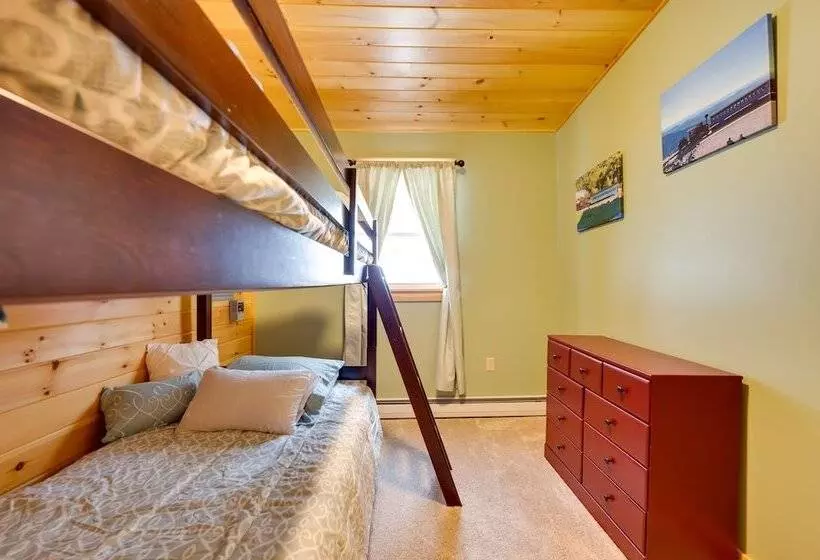 Peaceful Stark Cottage W/ Deck On South Ponds!