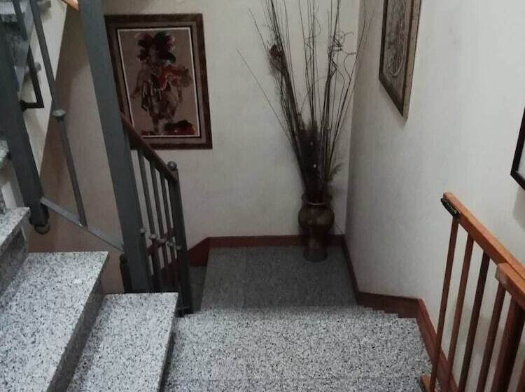 بنسيون Room In Apartment   Bed In A 6 Bed Dormitory Room 2 Male And Female Mix Use