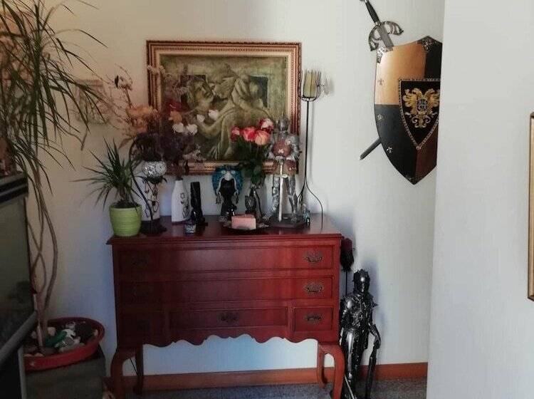 بنسيون Room In Apartment   Bed In A 6 Bed Dormitory Room 2 Male And Female Mix Use