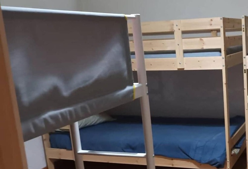 بنسيون Room In Apartment   Bed In A 6 Bed Dormitory Room 2 Male And Female Mix Use