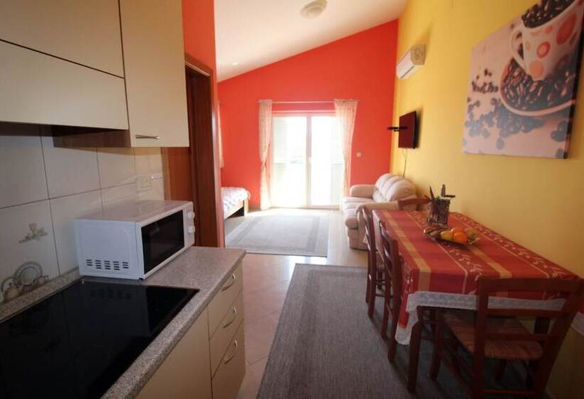 Пансион Room In Studio   Apartment Aniko Near The Sea