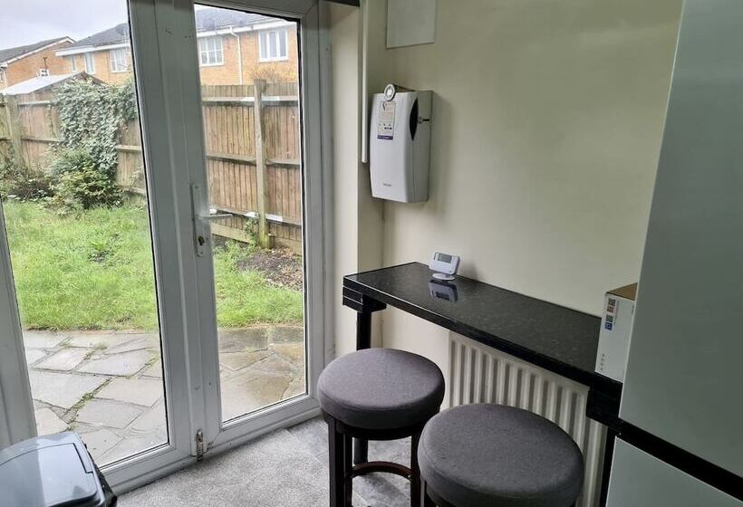 Резиденция Beautiful 2 Bed House In London