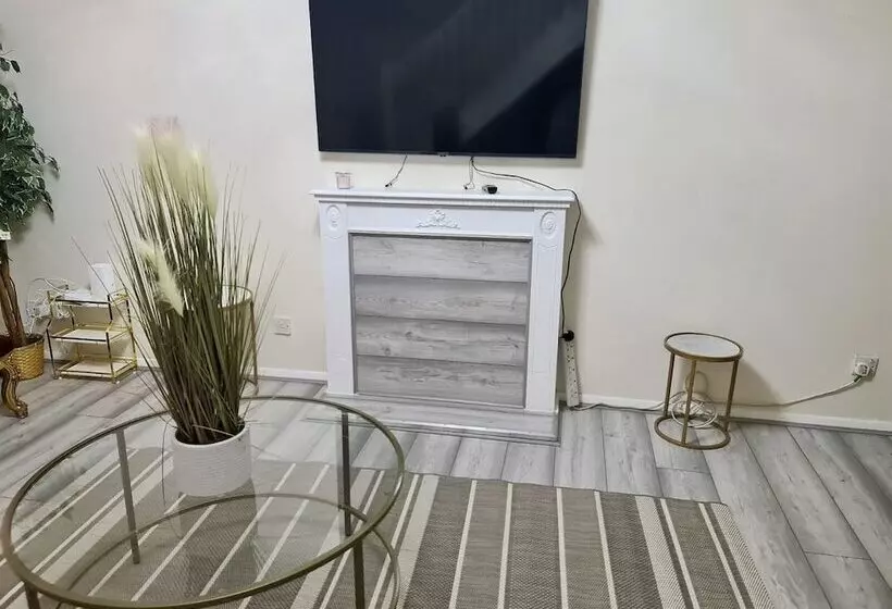 Residenssi Beautiful 2 Bed House In London