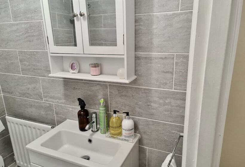 Резиденция Beautiful 2 Bed House In London