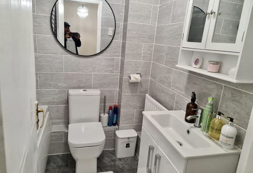 Резиденция Beautiful 2 Bed House In London