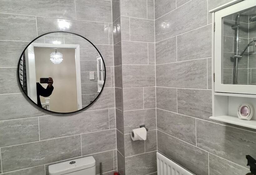 Резиденция Beautiful 2 Bed House In London