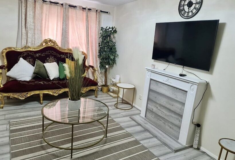 Резиденция Beautiful 2 Bed House In London