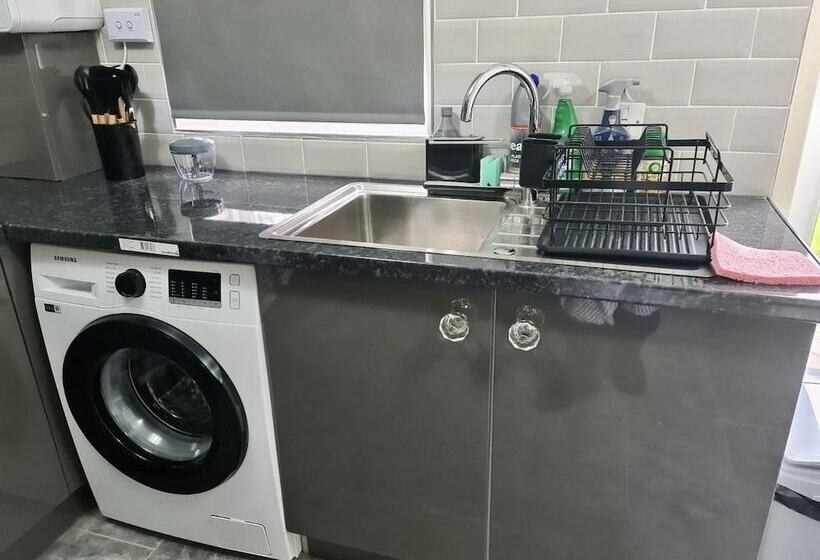 Резиденция Beautiful 2 Bed House In London