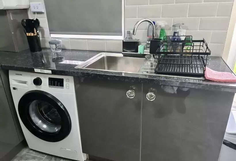 Residenssi Beautiful 2 Bed House In London