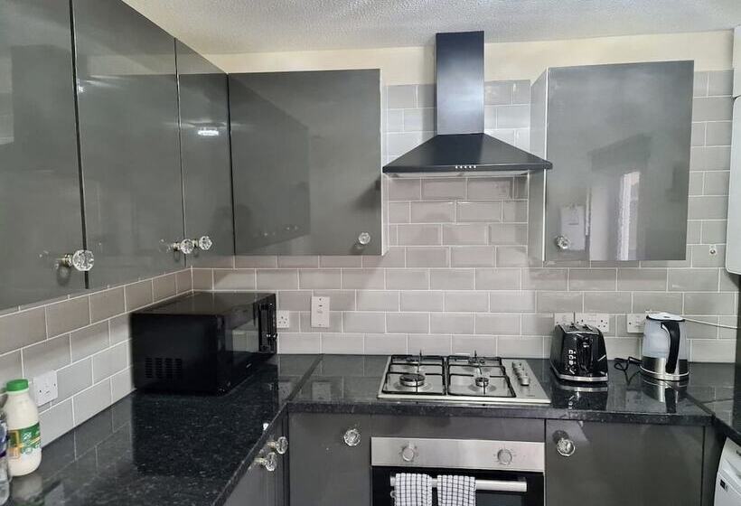 Резиденция Beautiful 2 Bed House In London