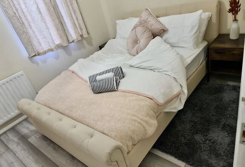 Резиденция Beautiful 2 Bed House In London